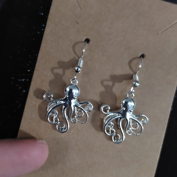 💥 3 for $15! Octopus earrings - Picture 2 of 2